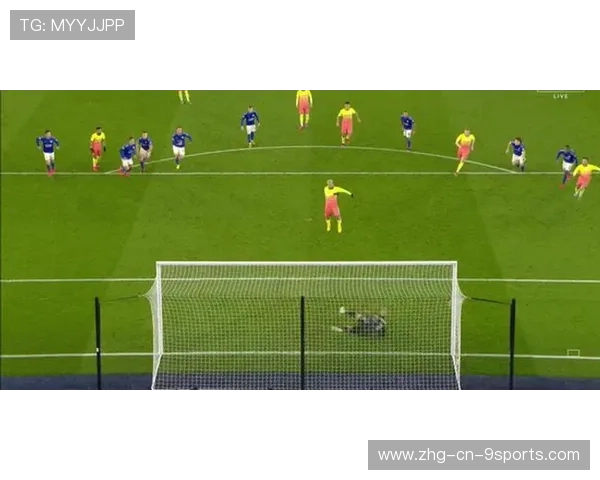 曼城利用二点球权成功牵制对手，中路空间全面打开