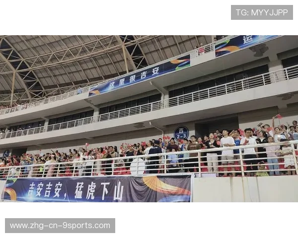 球迷文化大融合，现场氛围热烈，球迷文化的见解